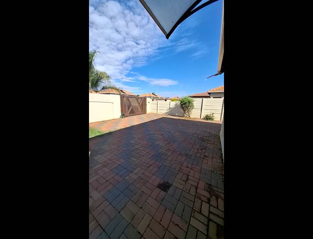 2 bed property to rent in HARTEBEESTHOEK